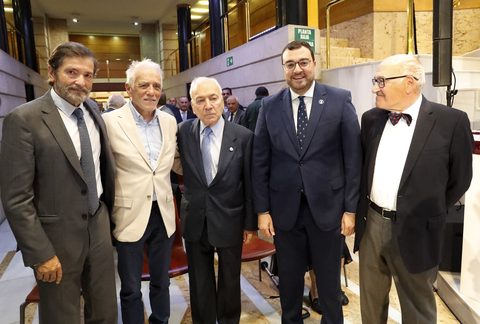 Barbón destaca “el compromiso con Asturias y la visión de futuro” de Francisco Rodríguez en el homenaje por la encomienda de número de la Orden del Mérito Civil