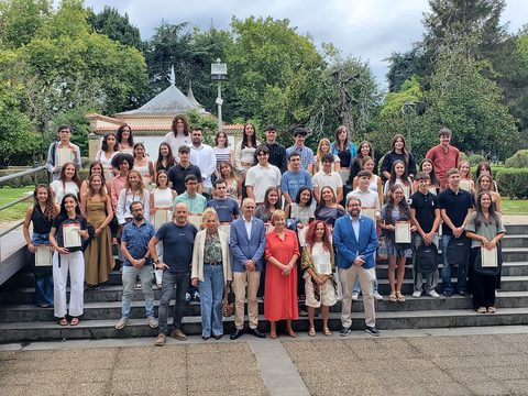 Reconocimiento, en Avilés, a 55 estudiantes de 2º de Bachillerato y FP por su rendimiento académico en el curso 2025/26
