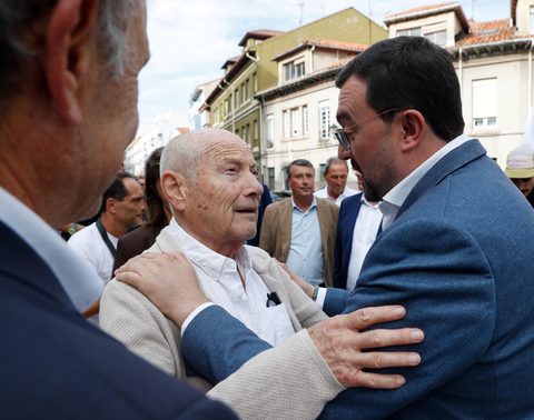 Barbón: "Luis Gallego Novar se ha convertido en parte ejemplar de la historia del Marino, emblema vivo de Luanco”