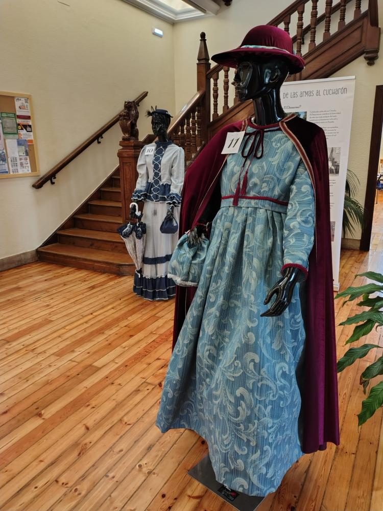 Villa Magdalena, un viaje al Oviedo del XIX gracias a la muestra de Trajes de época e Historia del Desarme, hasta el 25 de octubre