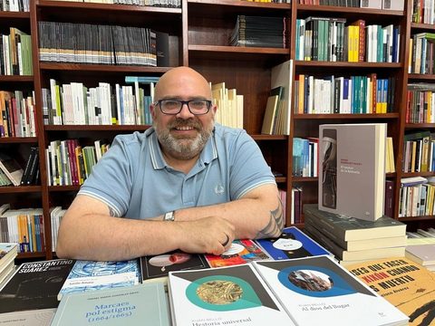 Rafael Rodríguez Valdés gana el 32º Premio 'Xuan María Acebal' de poesía en asturiano con 'Histories d’una familia obrera'